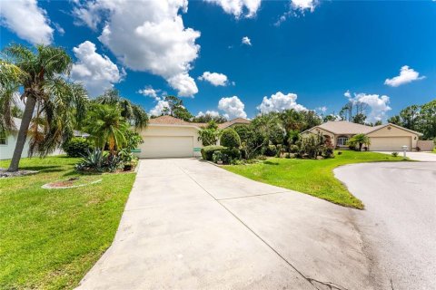 House in Punta Gorda, Florida 3 bedrooms, 201.97 sq.m. № 1918660 - photo 4