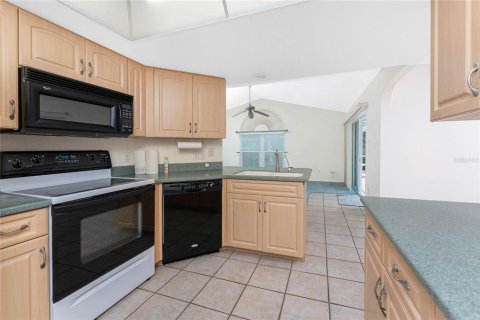 House in Punta Gorda, Florida 3 bedrooms, 201.97 sq.m. № 1918660 - photo 22