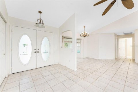 House in Punta Gorda, Florida 3 bedrooms, 201.97 sq.m. № 1918660 - photo 12