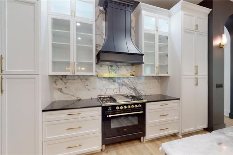 Villa ou maison à louer à Saint Petersburg, Floride: 4 chambres, 270.16 m2 № 2156087 - photo 8
