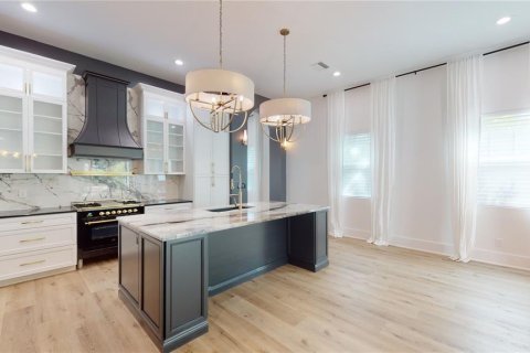 Villa ou maison à louer à Saint Petersburg, Floride: 4 chambres, 270.16 m2 № 2156087 - photo 18