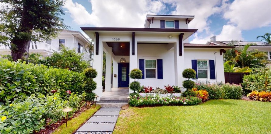 Villa ou maison à Saint Petersburg, Floride 4 chambres, 270.16 m2 № 2156087