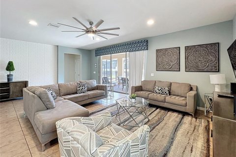Casa en venta en Kissimmee, Florida, 8 dormitorios, 375.42 m2 № 1690066 - foto 5
