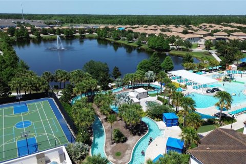 Casa en venta en Kissimmee, Florida, 8 dormitorios, 375.42 m2 № 1690066 - foto 3