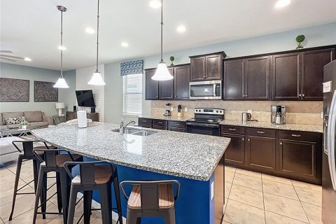 Casa en venta en Kissimmee, Florida, 8 dormitorios, 375.42 m2 № 1690066 - foto 6