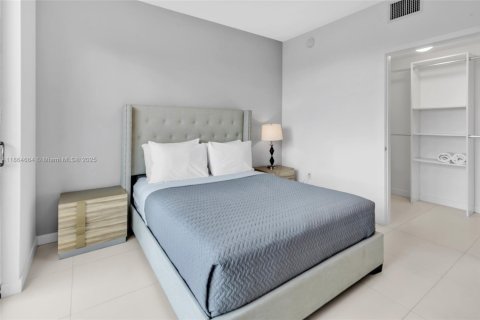 Condo in Bay Harbor Islands, Florida, 2 bedrooms  № 1893379 - photo 15