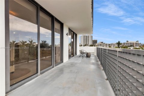 Condo in Bay Harbor Islands, Florida, 2 bedrooms  № 1893379 - photo 30