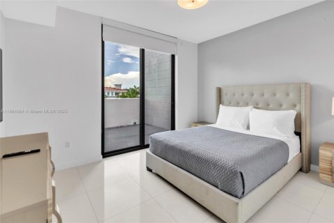 Condo in Bay Harbor Islands, Florida, 2 bedrooms  № 1893379 - photo 10