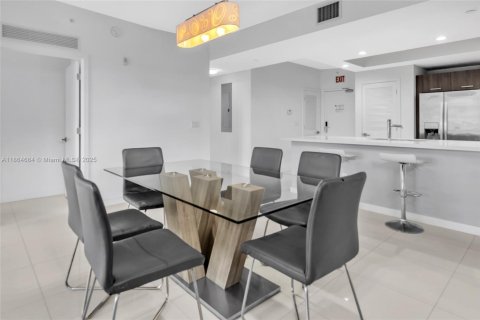 Condo in Bay Harbor Islands, Florida, 2 bedrooms  № 1893379 - photo 5