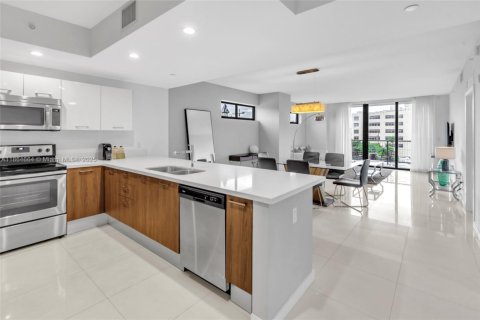 Condo in Bay Harbor Islands, Florida, 2 bedrooms  № 1893379 - photo 4