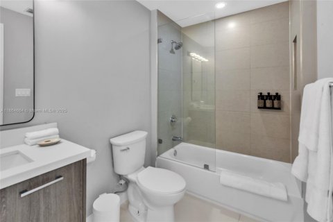 Condo in Bay Harbor Islands, Florida, 2 bedrooms  № 1893379 - photo 11