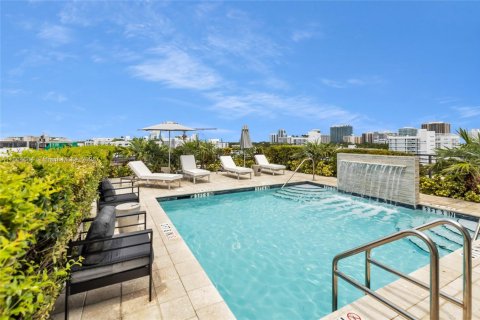 Condo in Bay Harbor Islands, Florida, 2 bedrooms  № 1893379 - photo 1