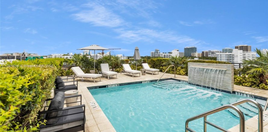 Condo in Bay Harbor Islands, Florida, 2 bedrooms  № 1893379