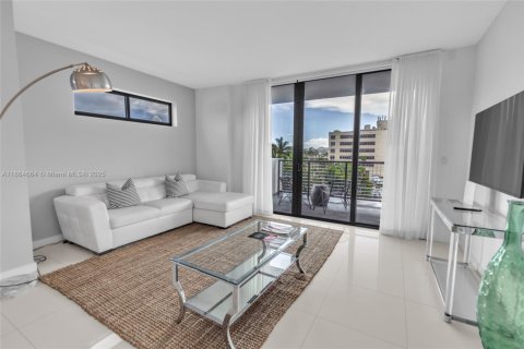 Condo in Bay Harbor Islands, Florida, 2 bedrooms  № 1893379 - photo 7