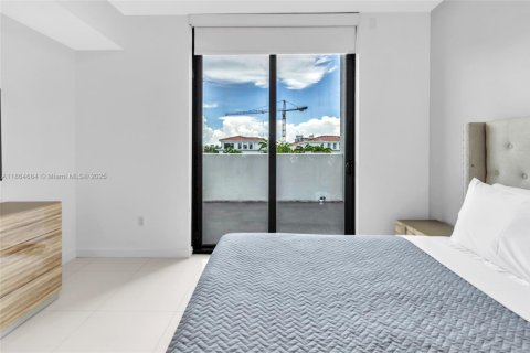 Condo in Bay Harbor Islands, Florida, 2 bedrooms  № 1893379 - photo 14