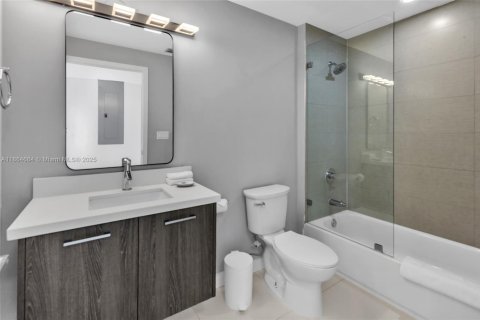 Condo in Bay Harbor Islands, Florida, 2 bedrooms  № 1893379 - photo 12