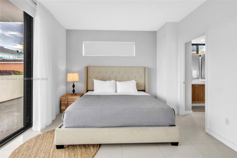 Condo in Bay Harbor Islands, Florida, 2 bedrooms  № 1893379 - photo 19