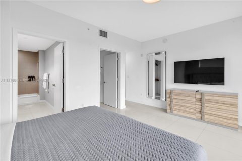 Condo in Bay Harbor Islands, Florida, 2 bedrooms  № 1893379 - photo 22