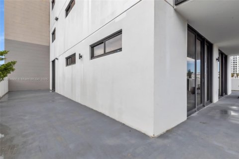 Condo in Bay Harbor Islands, Florida, 2 bedrooms  № 1893379 - photo 29