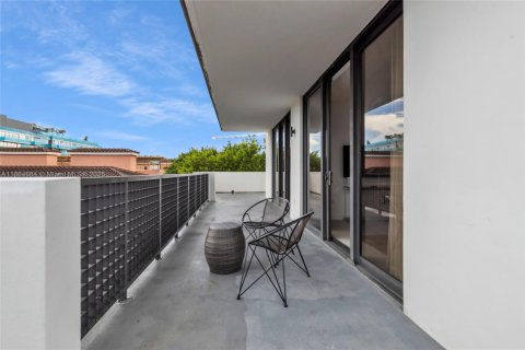 Condo in Bay Harbor Islands, Florida, 2 bedrooms  № 1893379 - photo 26