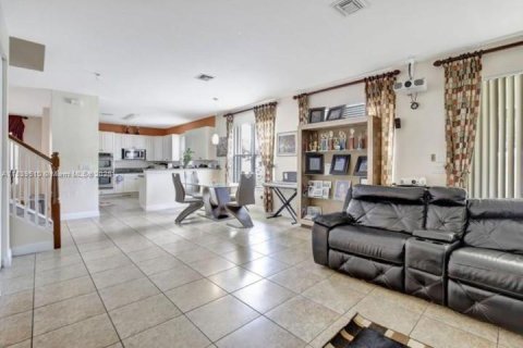 House in Miramar, Florida 5 bedrooms, 306.21 sq.m. № 1830592 - photo 4