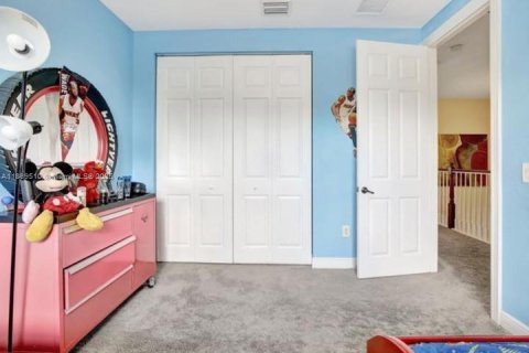 House in Miramar, Florida 5 bedrooms, 306.21 sq.m. № 1830592 - photo 9