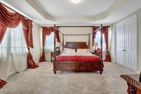 House in Miramar, Florida 5 bedrooms, 306.21 sq.m. № 1830592 - photo 6