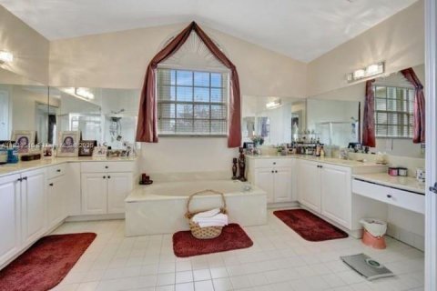 House in Miramar, Florida 5 bedrooms, 306.21 sq.m. № 1830592 - photo 7
