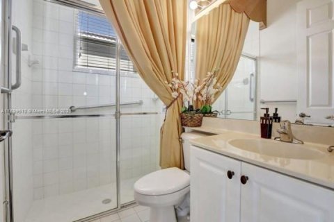 House in Miramar, Florida 5 bedrooms, 306.21 sq.m. № 1830592 - photo 14