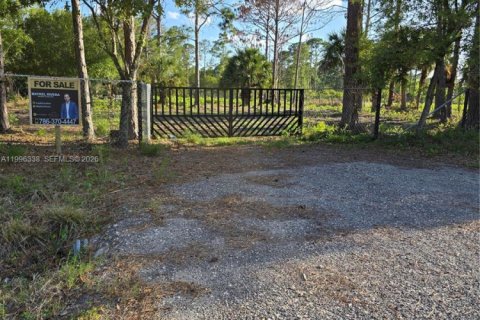 Commercial property in Clewiston, Florida № 2058381 - photo 2