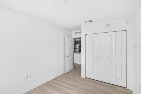 Condo in Orlando, Florida, 2 bedrooms  № 2391384 - photo 14