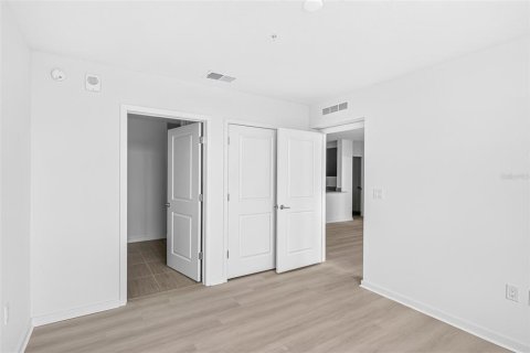 Condo in Orlando, Florida, 2 bedrooms  № 2391384 - photo 9