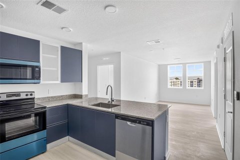 Condo in Orlando, Florida, 2 bedrooms  № 2391384 - photo 2
