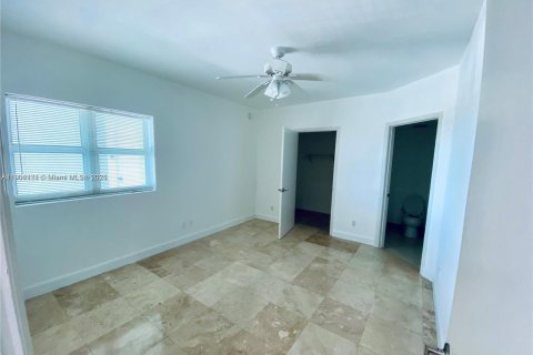 Condo in North Miami, Florida, 2 bedrooms  № 1955024 - photo 22