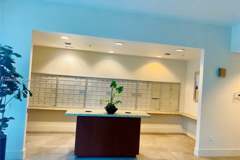 Condo in North Miami, Florida, 2 bedrooms  № 1955024 - photo 29