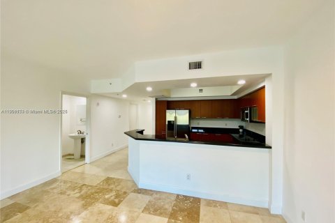 Condo in North Miami, Florida, 2 bedrooms  № 1955024 - photo 11
