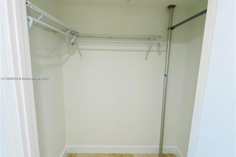 Condo in North Miami, Florida, 2 bedrooms  № 1955024 - photo 19