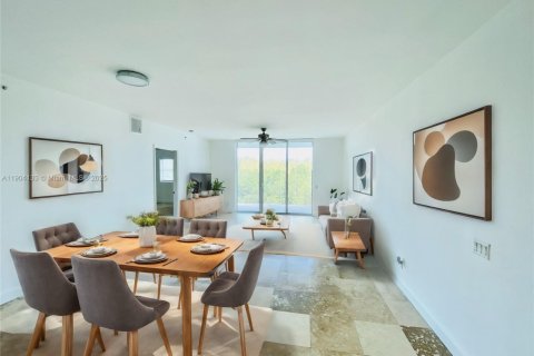 Condo in North Miami, Florida, 2 bedrooms  № 1955024 - photo 1