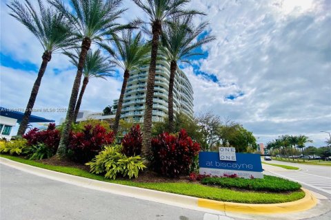 Condo in North Miami, Florida, 2 bedrooms  № 1955024 - photo 4