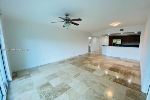 Condo in North Miami, Florida, 2 bedrooms  № 1955024 - photo 13