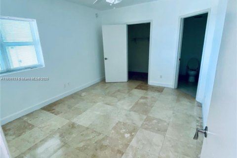 Condo in North Miami, Florida, 2 bedrooms  № 1955024 - photo 21