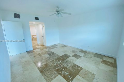 Condo in North Miami, Florida, 2 bedrooms  № 1955024 - photo 15