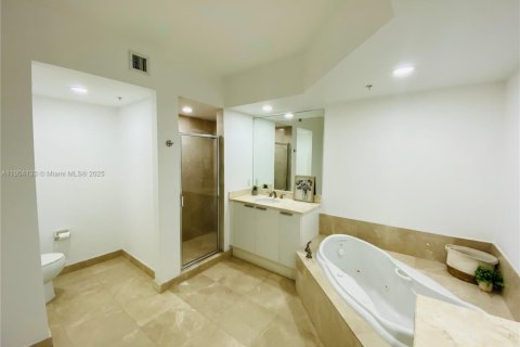 Condo in North Miami, Florida, 2 bedrooms  № 1955024 - photo 17