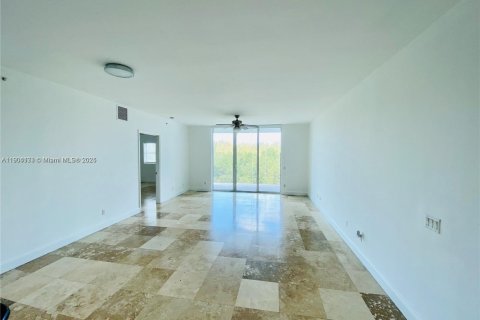 Condo in North Miami, Florida, 2 bedrooms  № 1955024 - photo 14