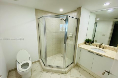 Condo in North Miami, Florida, 2 bedrooms  № 1955024 - photo 24