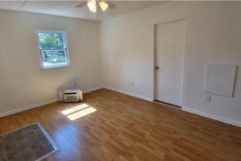 House in Clearwater, Florida 2 bedrooms, 58.06 sq.m. № 2229132 - photo 2