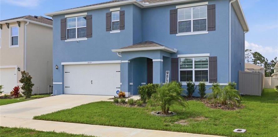 House in Clermont, Florida 5 bedrooms, 241.64 sq.m. № 2259235
