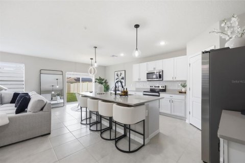 House in Clermont, Florida 5 bedrooms, 241.64 sq.m. № 2259235 - photo 8