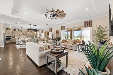 House in Winter Garden, Florida 5 bedrooms, 395.11 sq.m. № 2299780 - photo 9