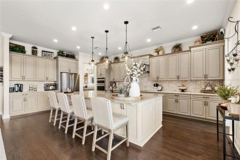 House in Winter Garden, Florida 5 bedrooms, 395.11 sq.m. № 2299780 - photo 14